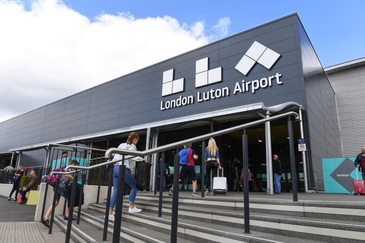 Amesbury to Luton Airport Taxi